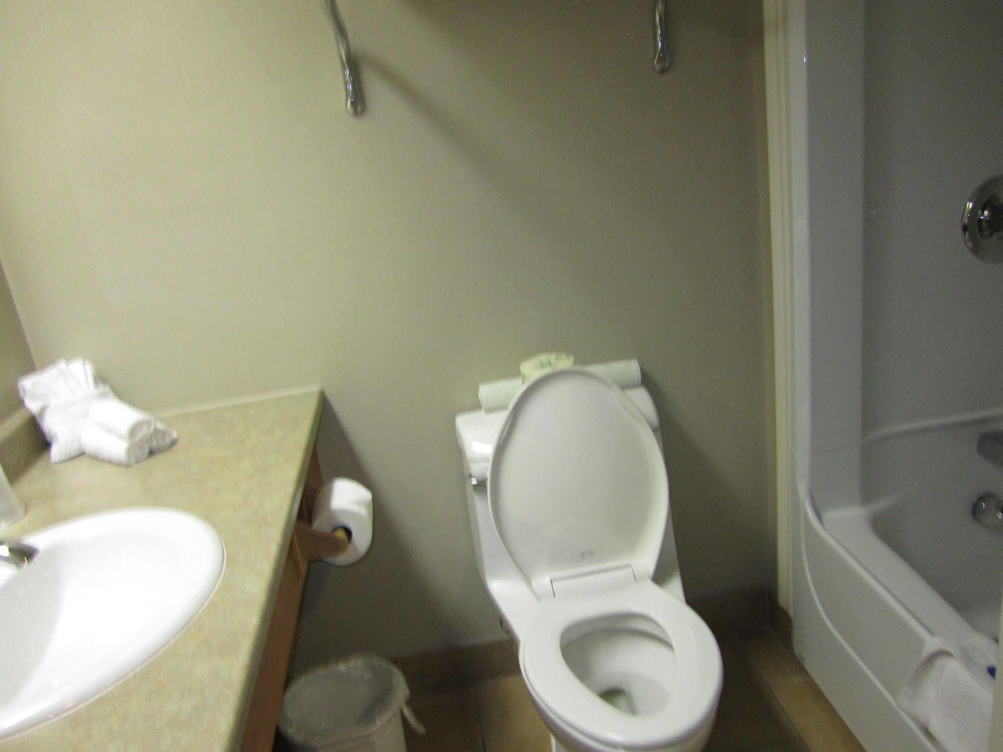 Auberge Bouctouche Inn & Suites Exteriör bild