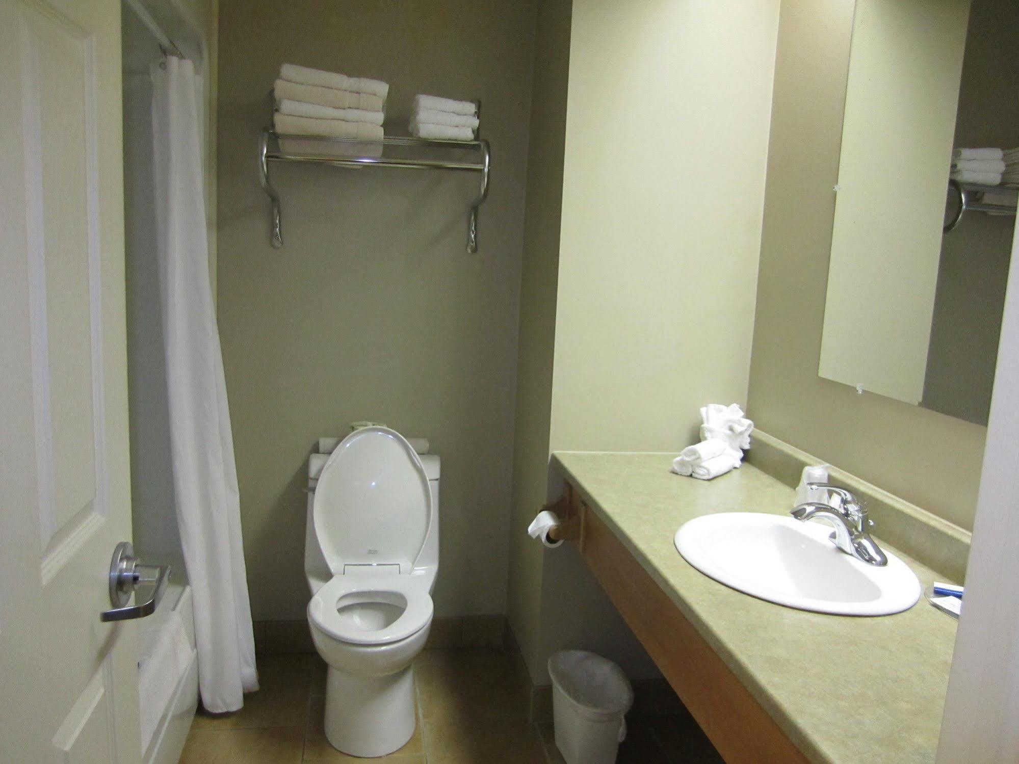 Auberge Bouctouche Inn & Suites Exteriör bild